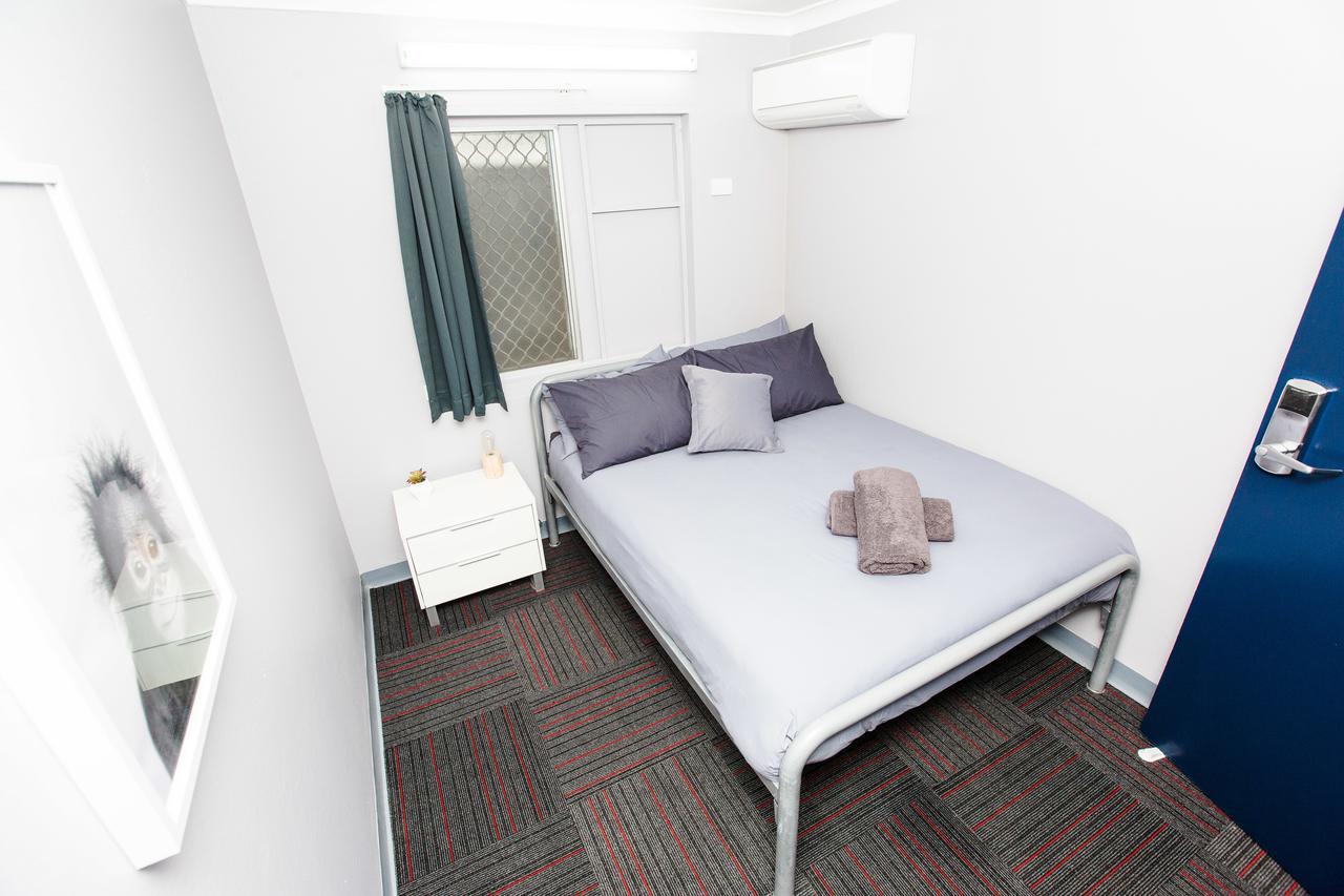 Mad Monkey Waterfront Hostel Кернс Екстериор снимка